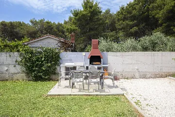 Medulin Villa for 12 Guests with Pool and Hot Tub