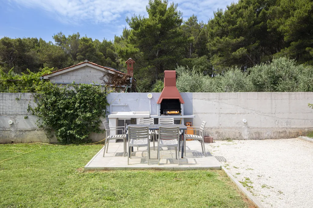 Medulin Villa for 12 Guests with Pool and Hot Tub