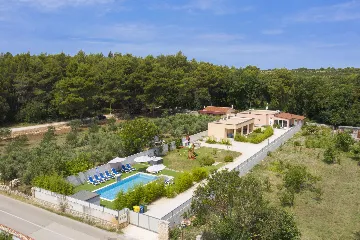 Medulin Villa for 12 Guests with Pool and Hot Tub