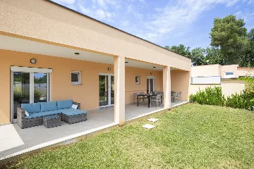 Medulin Villa for 12 Guests with Pool and Hot Tub