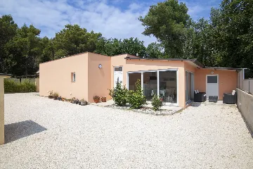 Medulin Villa for 12 Guests with Pool and Hot Tub