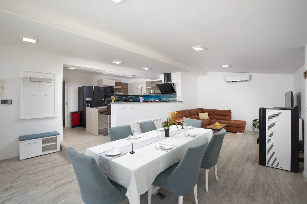 Medulin Villa for 12 Guests with Pool and Hot Tub