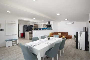 Medulin Villa for 12 Guests with Pool and Hot Tub