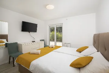 Medulin Villa for 12 Guests with Pool and Hot Tub