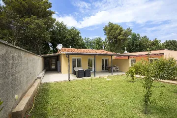 Medulin Villa for 12 Guests with Pool and Hot Tub