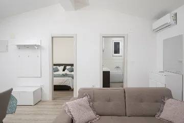 Medulin Villa for 12 Guests with Pool and Hot Tub