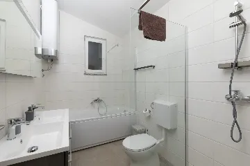 Medulin Villa for 12 Guests with Pool and Hot Tub