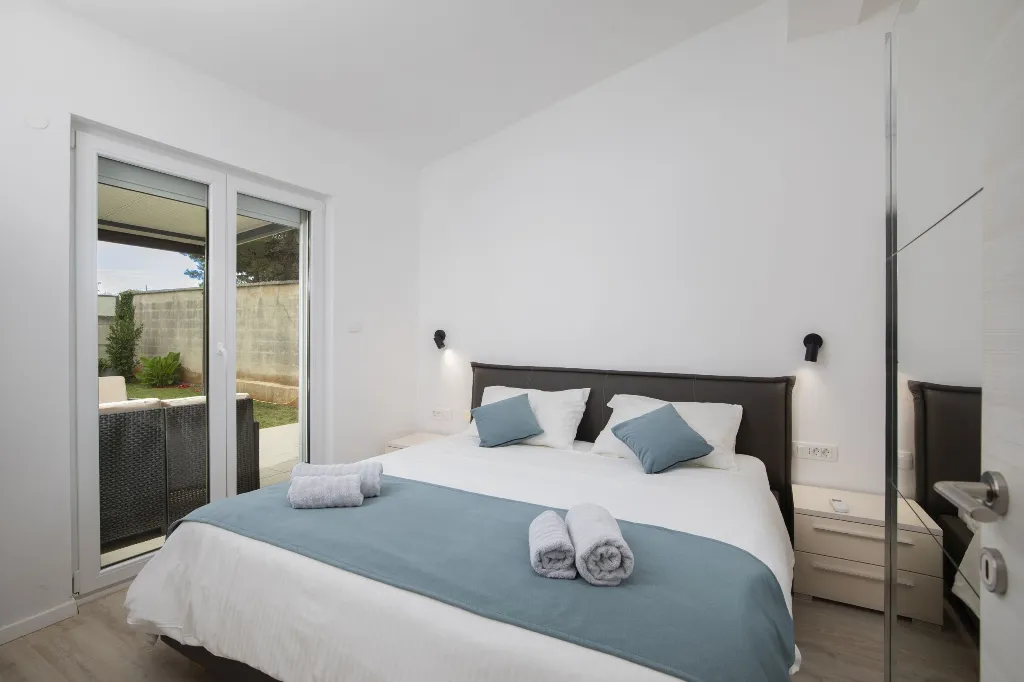 Medulin Villa for 12 Guests with Pool and Hot Tub
