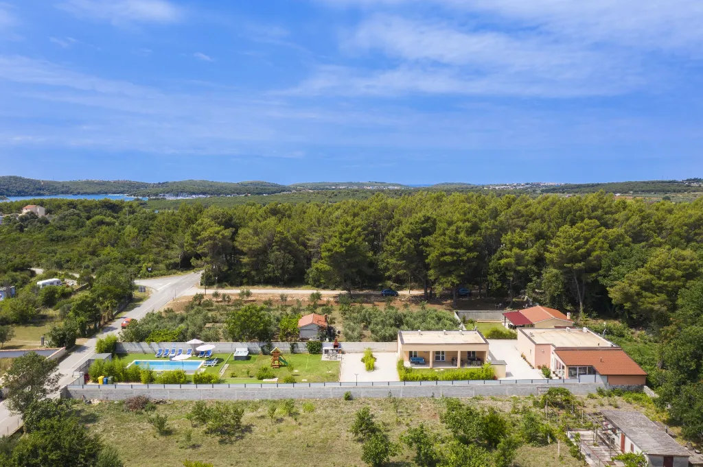 Medulin Villa for 12 Guests with Pool and Hot Tub