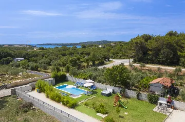 Medulin Villa for 12 Guests with Pool and Hot Tub