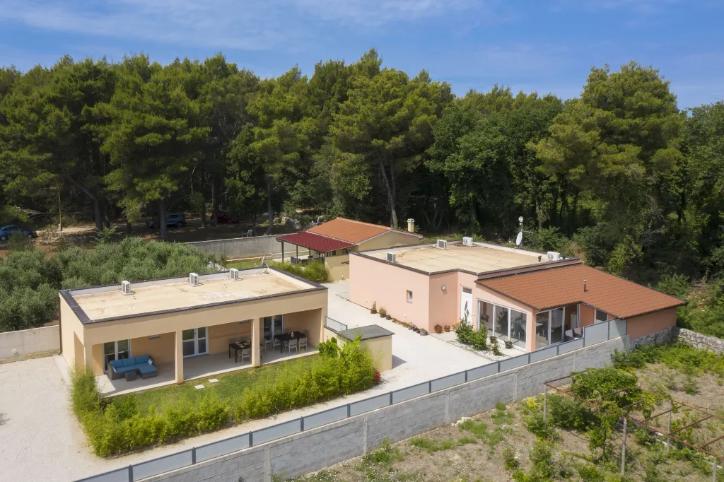 Medulin Villa for 12 Guests with Pool and Hot Tub