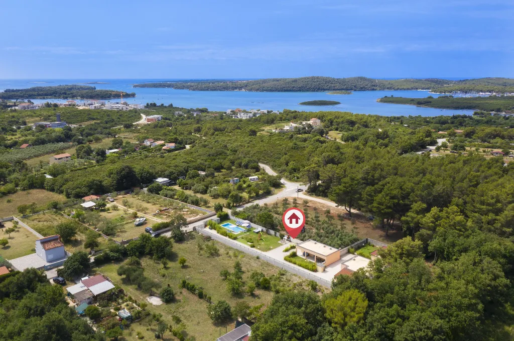 Medulin Villa for 12 Guests with Pool and Hot Tub