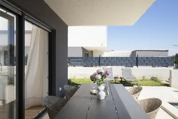 Modern 2-Bedroom Villa in Ližnjan for 6 Guests