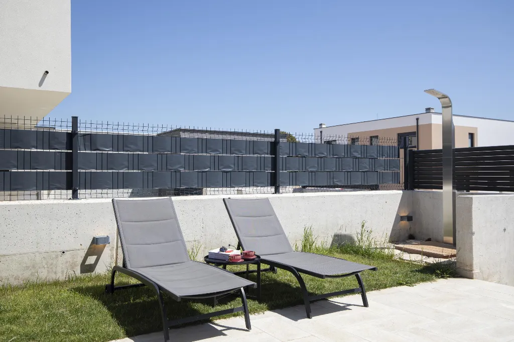 Modern 2-Bedroom Villa in Ližnjan for 6 Guests
