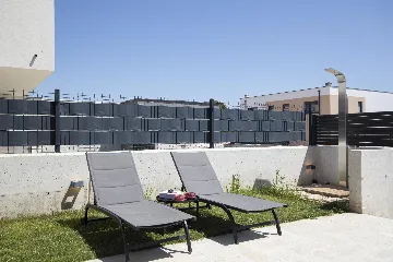 Modern 2-Bedroom Villa in Ližnjan for 6 Guests