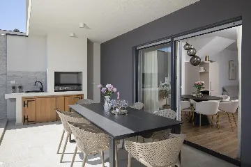 Modern 2-Bedroom Villa in Ližnjan for 6 Guests