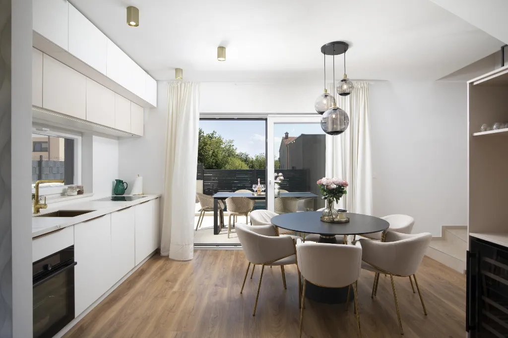 Modern 2-Bedroom Villa in Ližnjan for 6 Guests
