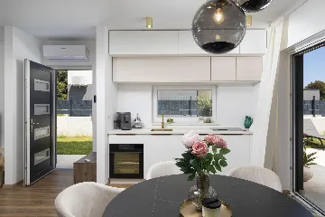 Modern 2-Bedroom Villa in Ližnjan for 6 Guests