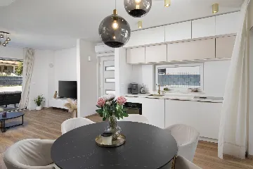 Modern 2-Bedroom Villa in Ližnjan for 6 Guests