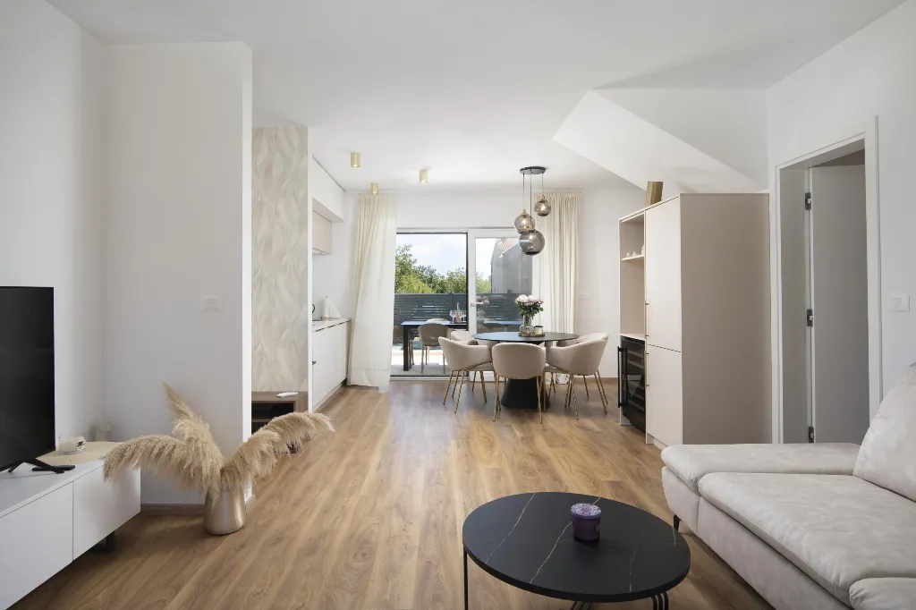 Modern 2-Bedroom Villa in Ližnjan for 6 Guests