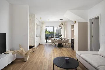Modern 2-Bedroom Villa in Ližnjan for 6 Guests