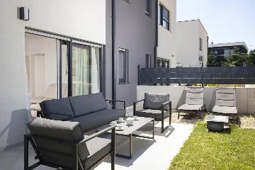 Modern 2-Bedroom Villa in Ližnjan for 6 Guests