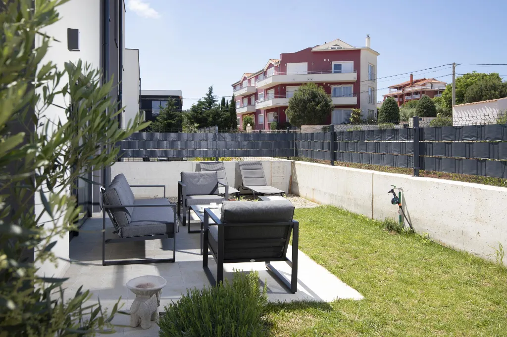 Modern 2-Bedroom Villa in Ližnjan for 6 Guests