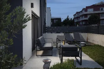 Modern 2-Bedroom Villa in Ližnjan for 6 Guests