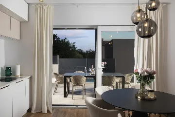 Modern 2-Bedroom Villa in Ližnjan for 6 Guests