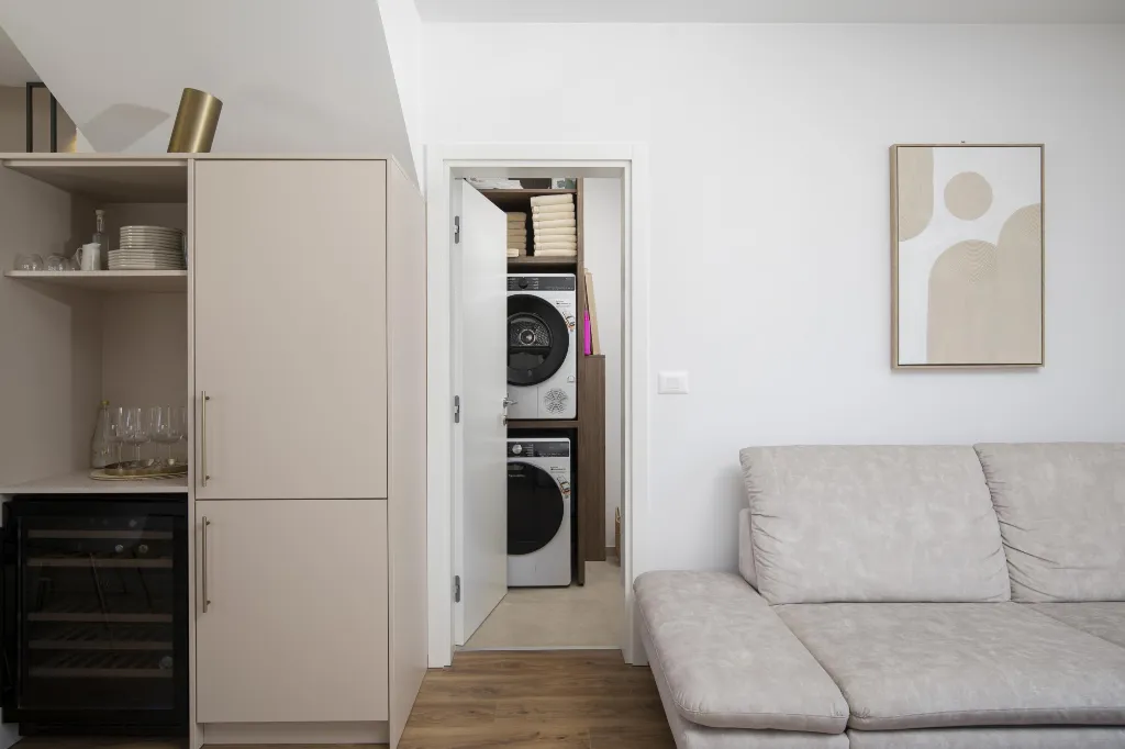Modern 2-Bedroom Villa in Ližnjan for 6 Guests