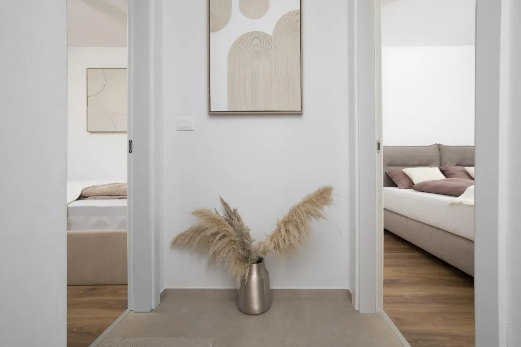 Modern 2-Bedroom Villa in Ližnjan for 6 Guests