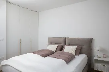 Modern 2-Bedroom Villa in Ližnjan for 6 Guests