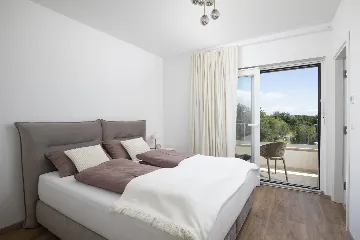 Modern 2-Bedroom Villa in Ližnjan for 6 Guests