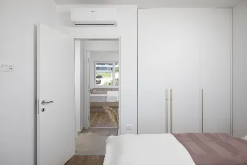 Modern 2-Bedroom Villa in Ližnjan for 6 Guests