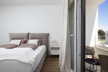 Modern 2-Bedroom Villa in Ližnjan for 6 Guests