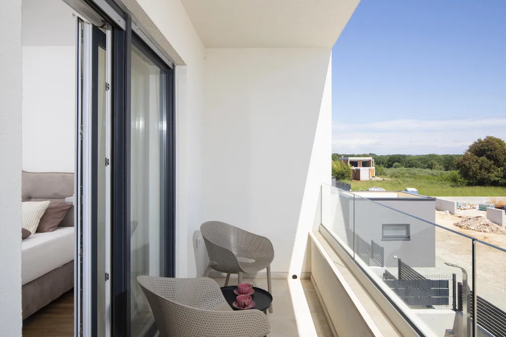 Modern 2-Bedroom Villa in Ližnjan for 6 Guests