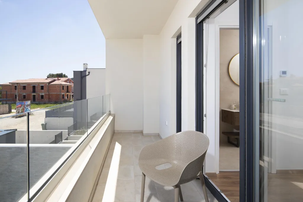 Modern 2-Bedroom Villa in Ližnjan for 6 Guests