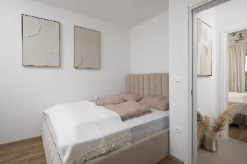 Modern 2-Bedroom Villa in Ližnjan for 6 Guests