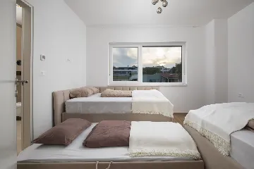 Modern 2-Bedroom Villa in Ližnjan for 6 Guests