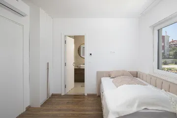 Modern 2-Bedroom Villa in Ližnjan for 6 Guests