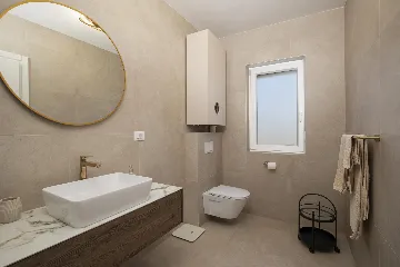 Modern 2-Bedroom Villa in Ližnjan for 6 Guests