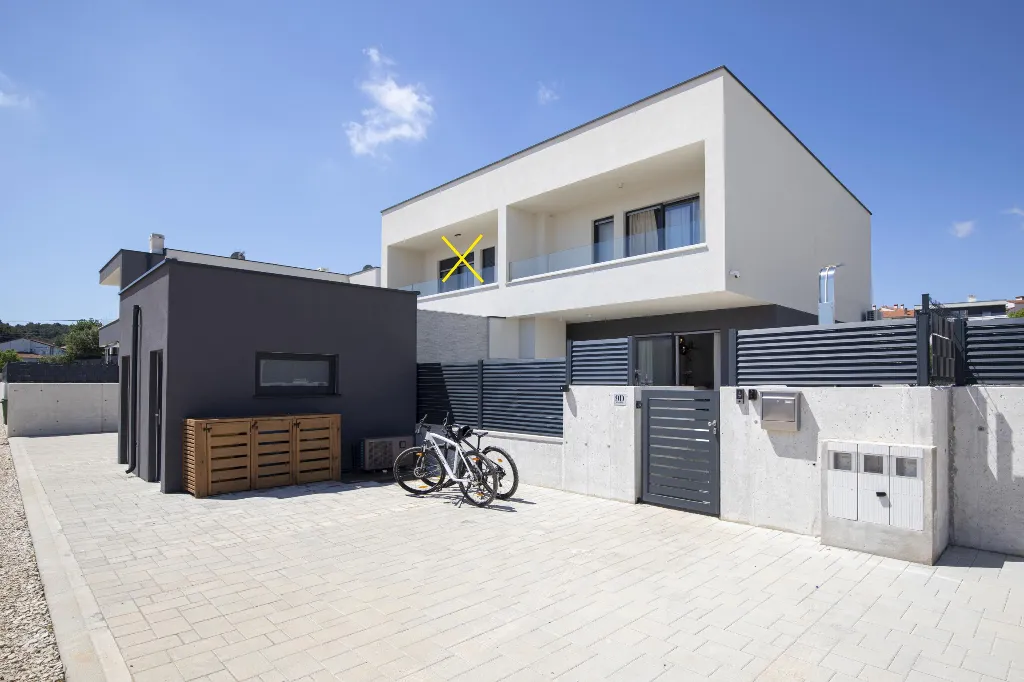 Modern 2-Bedroom Villa in Ližnjan for 6 Guests