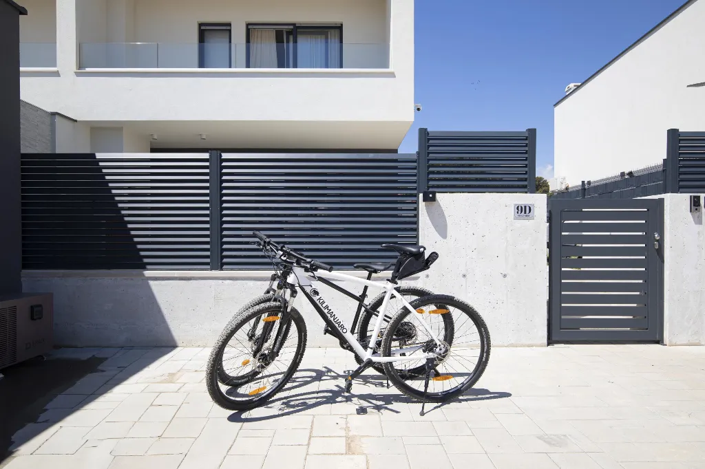 Modern 2-Bedroom Villa in Ližnjan for 6 Guests