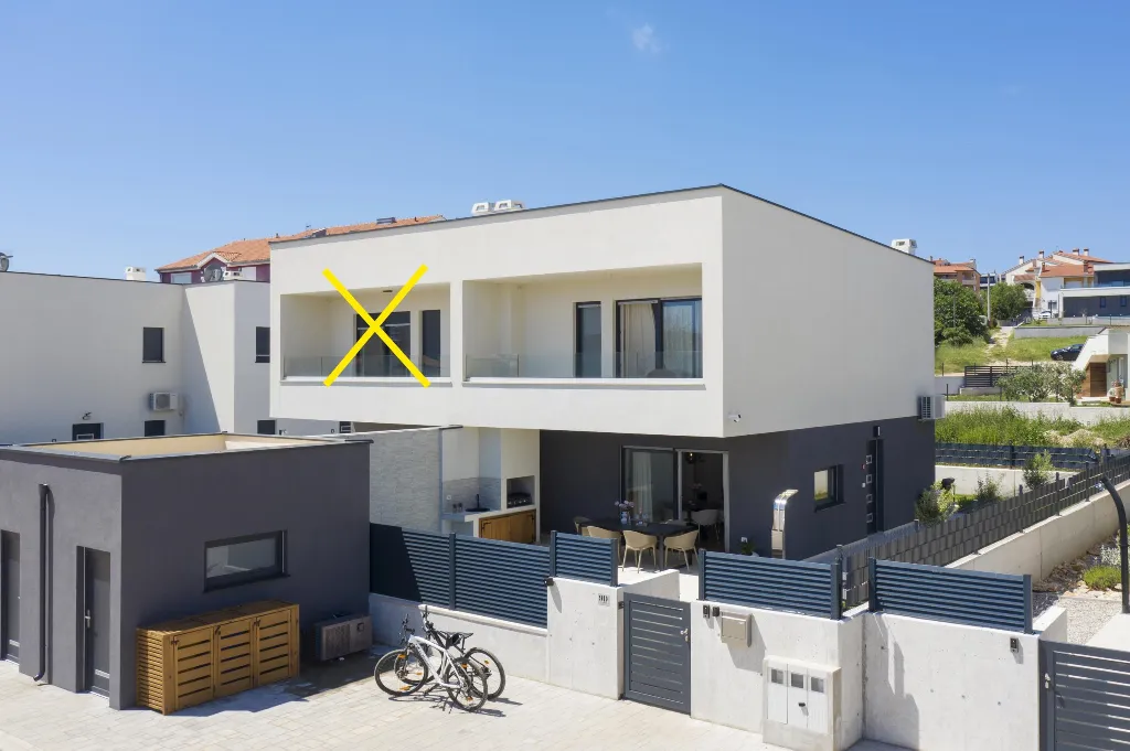 Modern 2-Bedroom Villa in Ližnjan for 6 Guests
