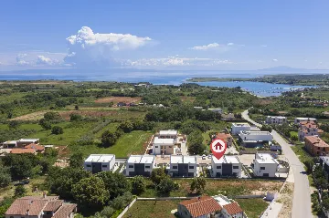 Modern 2-Bedroom Villa in Ližnjan for 6 Guests