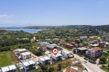 Modern 2-Bedroom Villa in Ližnjan for 6 Guests