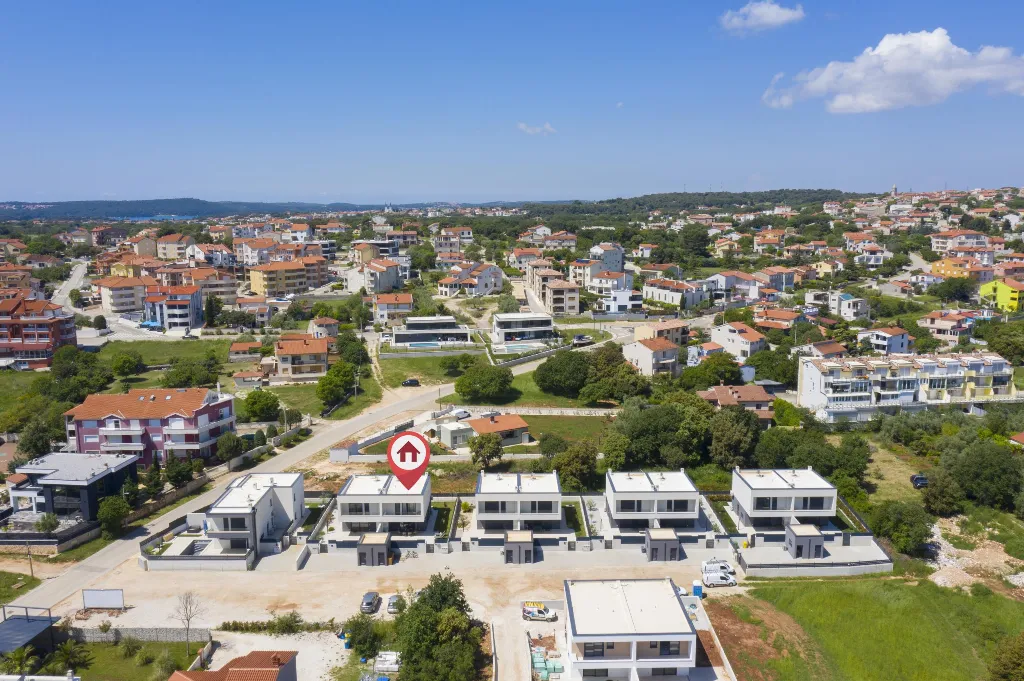 Modern 2-Bedroom Villa in Ližnjan for 6 Guests
