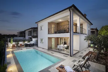 4-Bedroom Villa with Pool in Vodnjan