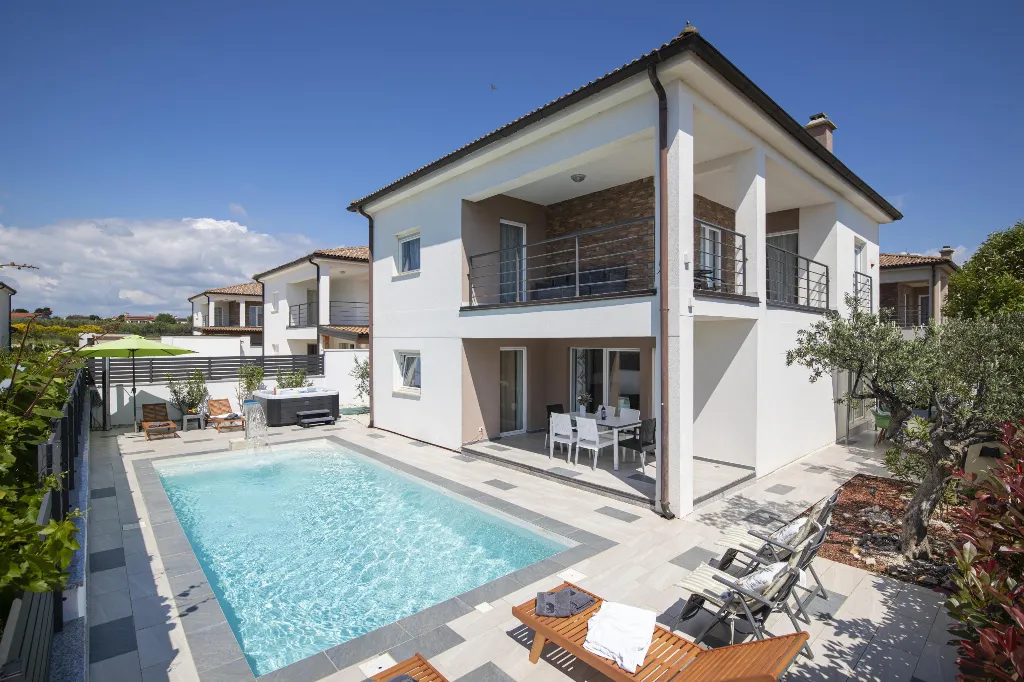 4-Bedroom Villa with Pool in Vodnjan