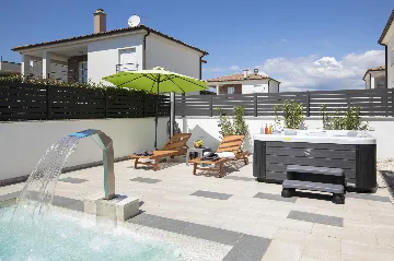 4-Bedroom Villa with Pool in Vodnjan